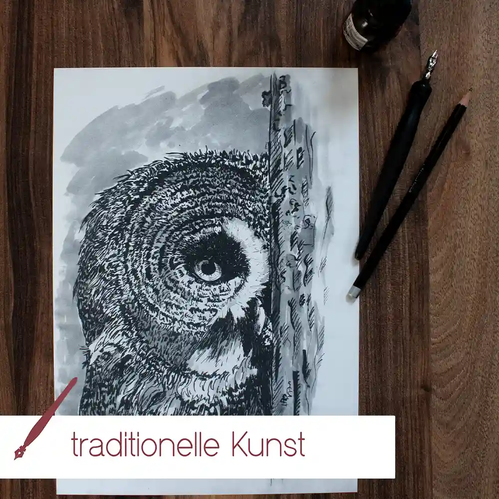 Tuschezeichnung einer Eule, schwarz-weißes Tierprortrait